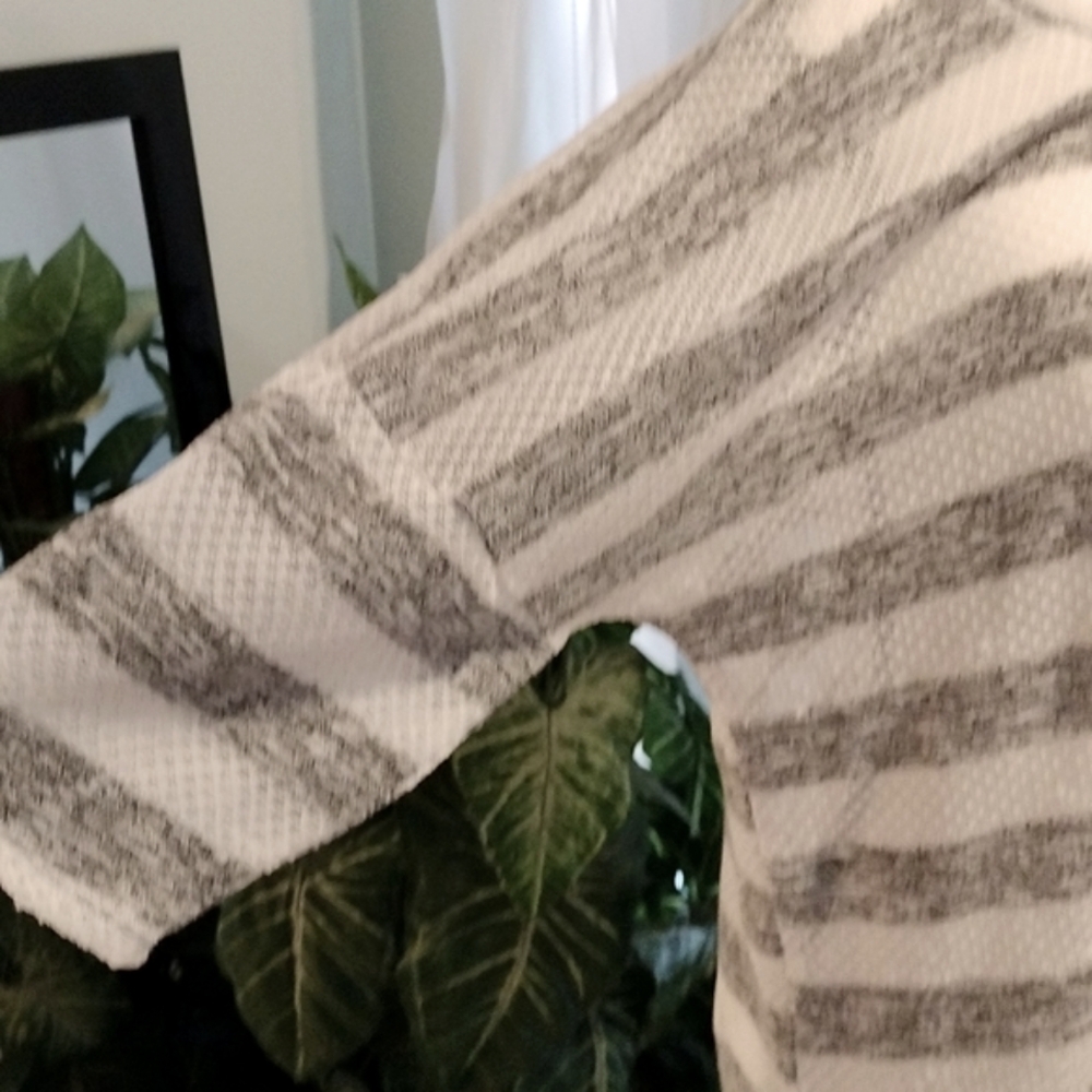 ⚜️ Cherry Krave Striped Sweater - Picture 3 of 6